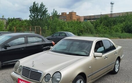Mercedes-Benz E-Класс, 1995 год, 250 000 рублей, 9 фотография