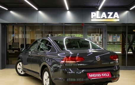 Volkswagen Passat B8 рестайлинг, 2018 год, 1 749 000 рублей, 3 фотография