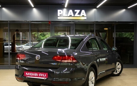 Volkswagen Passat B8 рестайлинг, 2018 год, 1 749 000 рублей, 4 фотография