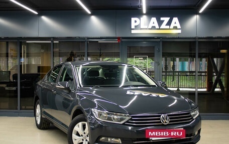 Volkswagen Passat B8 рестайлинг, 2018 год, 1 749 000 рублей, 2 фотография