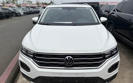 Volkswagen T-Roc I, 2023 год, 1 480 000 рублей, 3 фотография