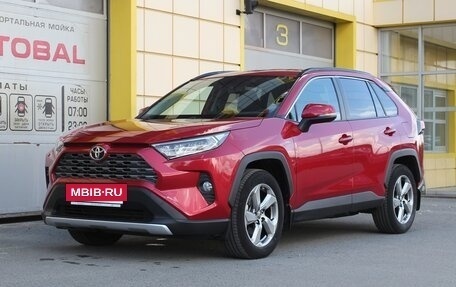 Toyota RAV4, 2021 год, 3 050 000 рублей, 2 фотография