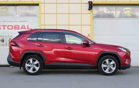 Toyota RAV4, 2021 год, 3 050 000 рублей, 7 фотография
