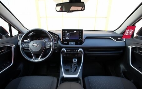 Toyota RAV4, 2021 год, 3 050 000 рублей, 10 фотография