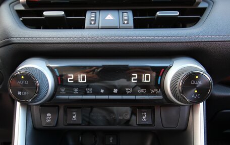 Toyota RAV4, 2021 год, 3 050 000 рублей, 26 фотография