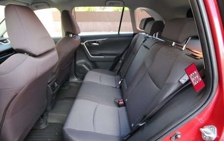 Toyota RAV4, 2021 год, 3 050 000 рублей, 18 фотография