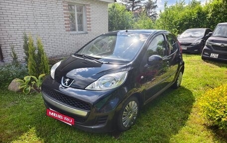 Peugeot 107 I рестайлинг, 2011 год, 400 000 рублей, 3 фотография