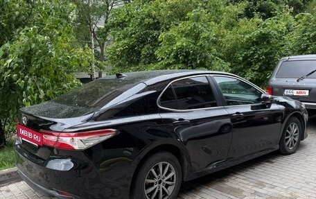 Toyota Camry, 2020 год, 2 100 000 рублей, 4 фотография