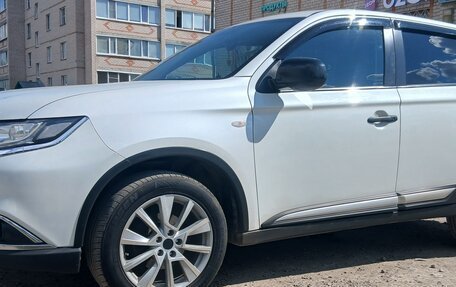 Mitsubishi Outlander III рестайлинг 3, 2017 год, 1 520 000 рублей, 4 фотография
