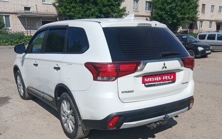 Mitsubishi Outlander III рестайлинг 3, 2017 год, 1 520 000 рублей, 3 фотография