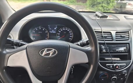 Hyundai Solaris II рестайлинг, 2013 год, 800 000 рублей, 3 фотография