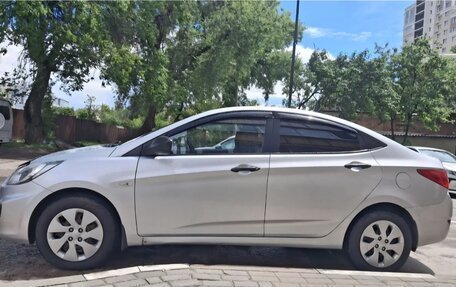 Hyundai Solaris II рестайлинг, 2013 год, 800 000 рублей, 2 фотография