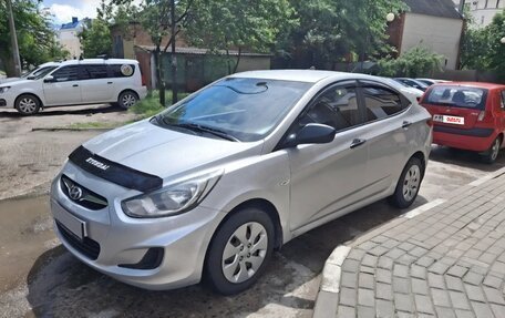 Hyundai Solaris II рестайлинг, 2013 год, 800 000 рублей, 5 фотография