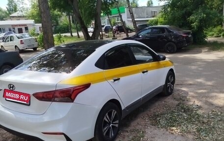 Hyundai Solaris II рестайлинг, 2017 год, 590 000 рублей, 3 фотография