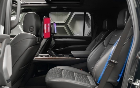 Cadillac Escalade V, 2026 год, 23 700 000 рублей, 39 фотография