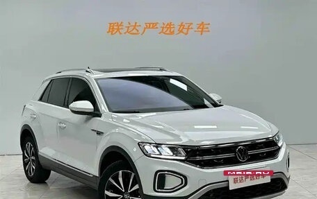 Volkswagen T-Roc I, 2022 год, 1 570 000 рублей, 3 фотография