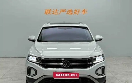 Volkswagen T-Roc I, 2022 год, 1 570 000 рублей, 2 фотография