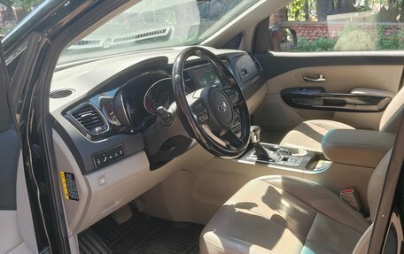 KIA Carnival III, 2019 год, 2 500 000 рублей, 10 фотография
