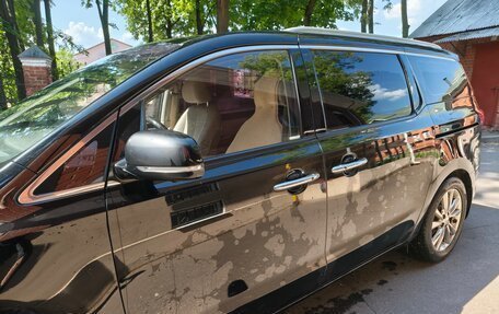 KIA Carnival III, 2019 год, 2 500 000 рублей, 9 фотография
