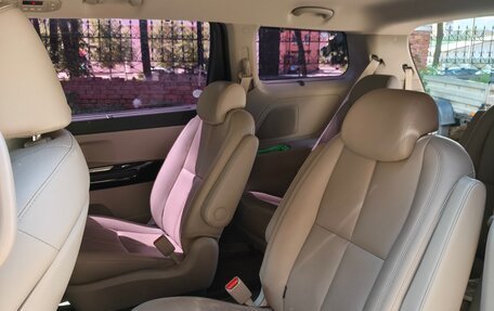 KIA Carnival III, 2019 год, 2 500 000 рублей, 11 фотография