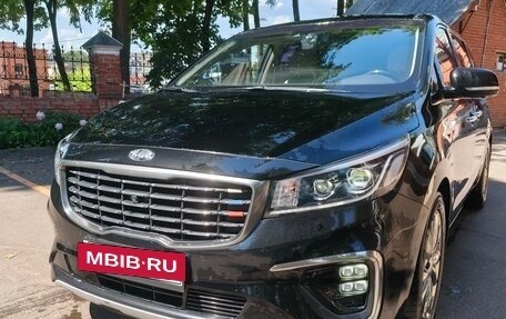 KIA Carnival III, 2019 год, 2 500 000 рублей, 5 фотография