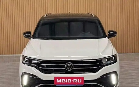 Volkswagen T-Roc I, 2022 год, 1 470 000 рублей, 2 фотография