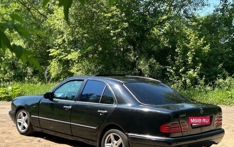 Mercedes-Benz E-Класс, 1995 год, 250 000 рублей, 3 фотография