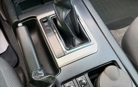 Toyota Land Cruiser Prado 150 рестайлинг 2, 2011 год, 2 930 000 рублей, 18 фотография
