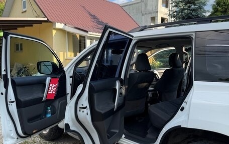 Toyota Land Cruiser Prado 150 рестайлинг 2, 2011 год, 2 930 000 рублей, 11 фотография