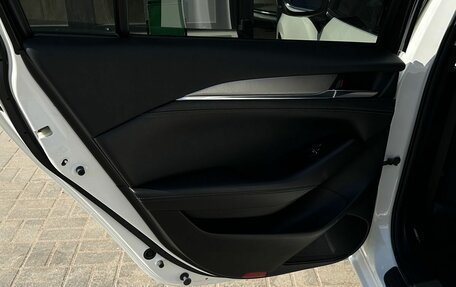 Mazda 6, 2019 год, 2 300 000 рублей, 17 фотография