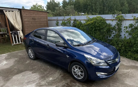 Hyundai Solaris II рестайлинг, 2015 год, 930 000 рублей, 2 фотография