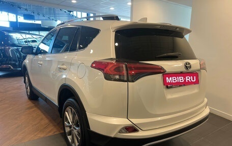 Toyota RAV4, 2017 год, 2 566 184 рублей, 2 фотография