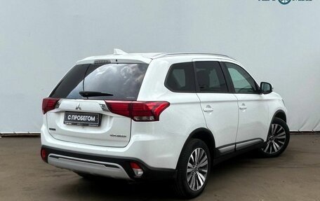 Mitsubishi Outlander III рестайлинг 3, 2019 год, 2 140 000 рублей, 8 фотография