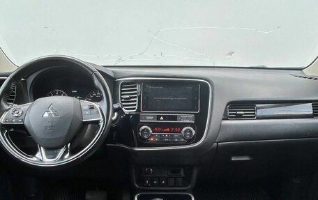 Mitsubishi Outlander III рестайлинг 3, 2019 год, 2 140 000 рублей, 9 фотография