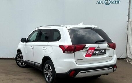 Mitsubishi Outlander III рестайлинг 3, 2019 год, 2 140 000 рублей, 6 фотография