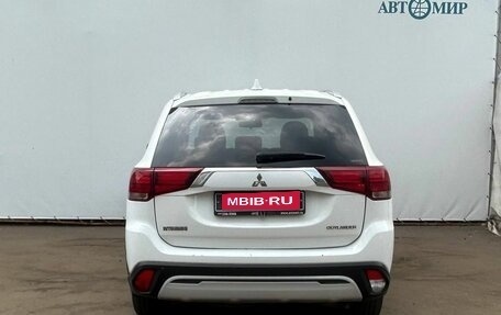 Mitsubishi Outlander III рестайлинг 3, 2019 год, 2 140 000 рублей, 7 фотография