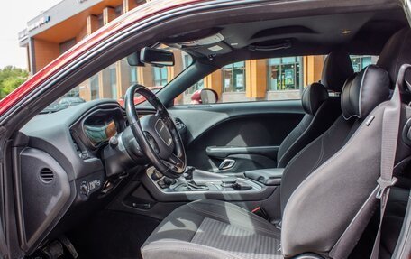 Dodge Challenger III рестайлинг 2, 2019 год, 3 599 000 рублей, 5 фотография