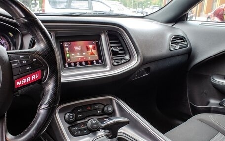 Dodge Challenger III рестайлинг 2, 2019 год, 3 599 000 рублей, 6 фотография