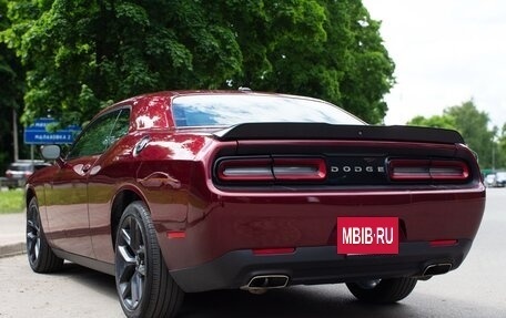 Dodge Challenger III рестайлинг 2, 2019 год, 3 599 000 рублей, 4 фотография