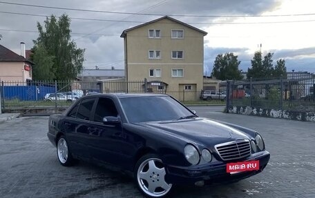 Mercedes-Benz E-Класс, 2001 год, 315 000 рублей, 2 фотография