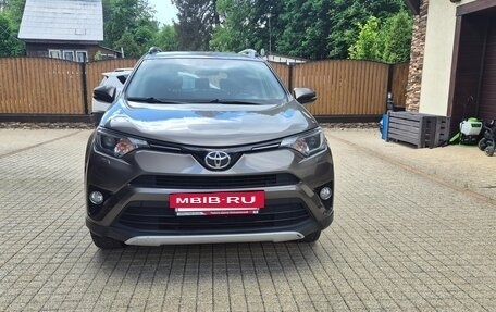 Toyota RAV4, 2016 год, 1 790 000 рублей, 2 фотография