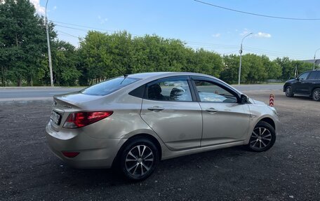 Hyundai Solaris II рестайлинг, 2012 год, 550 000 рублей, 5 фотография