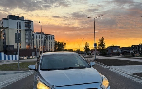Hyundai Solaris II рестайлинг, 2012 год, 580 000 рублей, 1 фотография