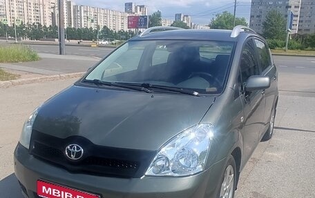 Toyota Corolla Verso I, 2006 год, 690 000 рублей, 1 фотография