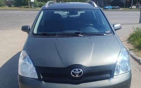 Toyota Corolla Verso I, 2006 год, 690 000 рублей, 12 фотография