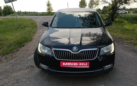 Skoda Superb III рестайлинг, 2013 год, 960 000 рублей, 1 фотография
