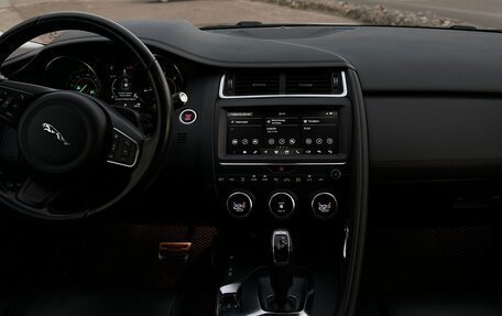 Jaguar E-Pace, 2018 год, 3 550 000 рублей, 24 фотография