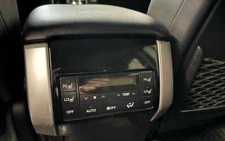Toyota Land Cruiser Prado 150 рестайлинг 2, 2018 год, 4 750 000 рублей, 10 фотография