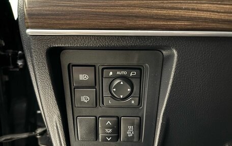 Toyota Land Cruiser Prado 150 рестайлинг 2, 2018 год, 4 750 000 рублей, 17 фотография