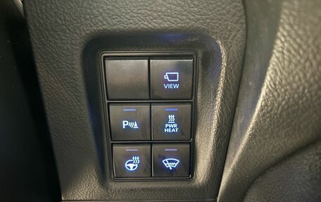 Toyota Land Cruiser Prado 150 рестайлинг 2, 2018 год, 4 750 000 рублей, 23 фотография